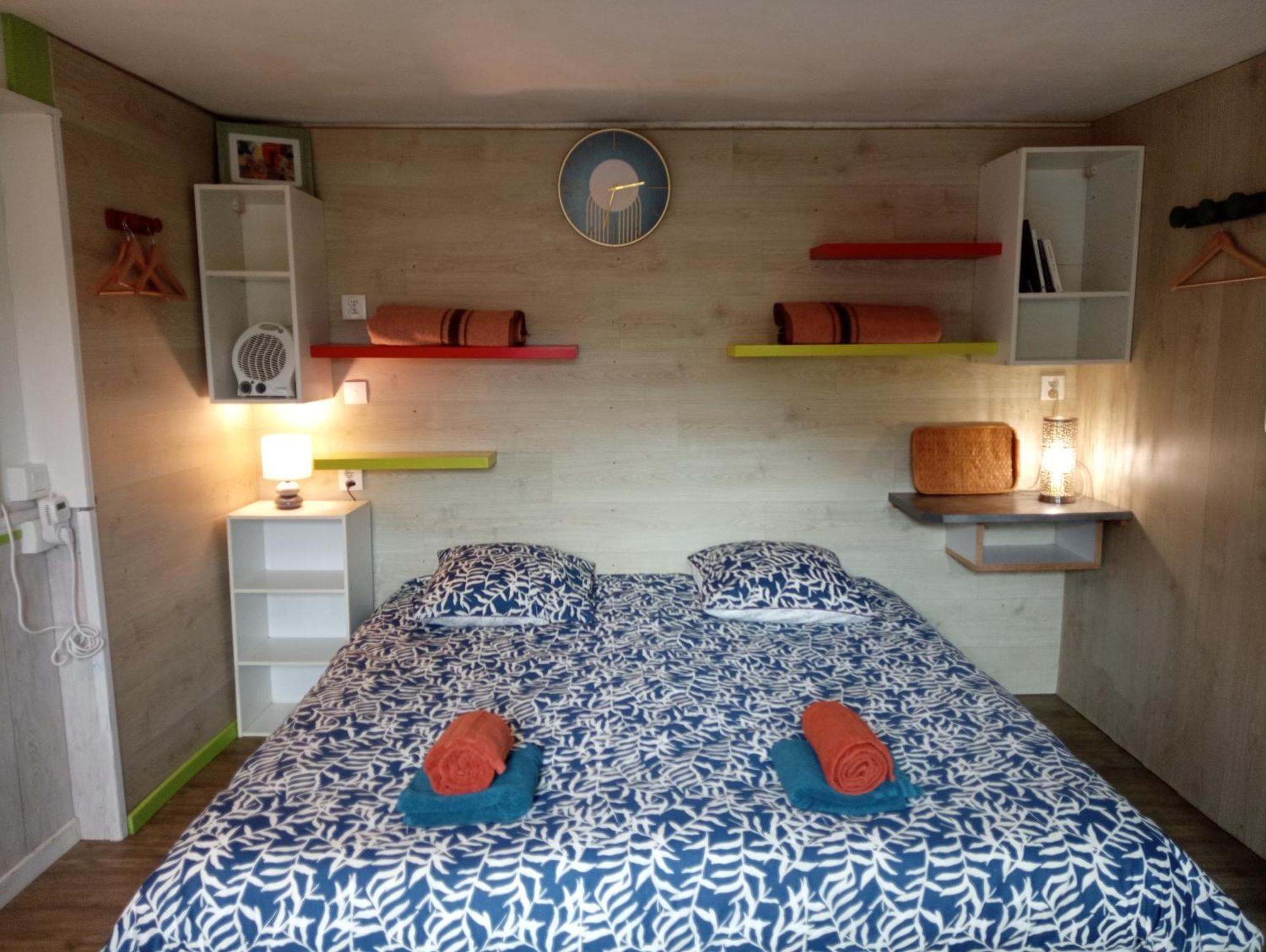 Gites Des Esselards Yzeron Habitación foto