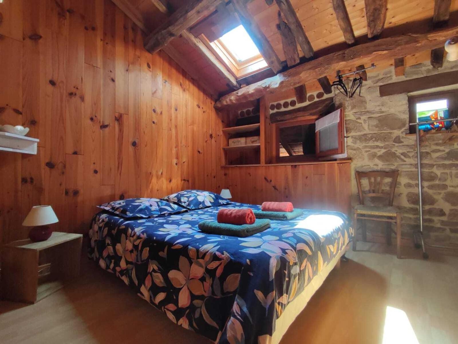 Gites Des Esselards Yzeron Habitación foto